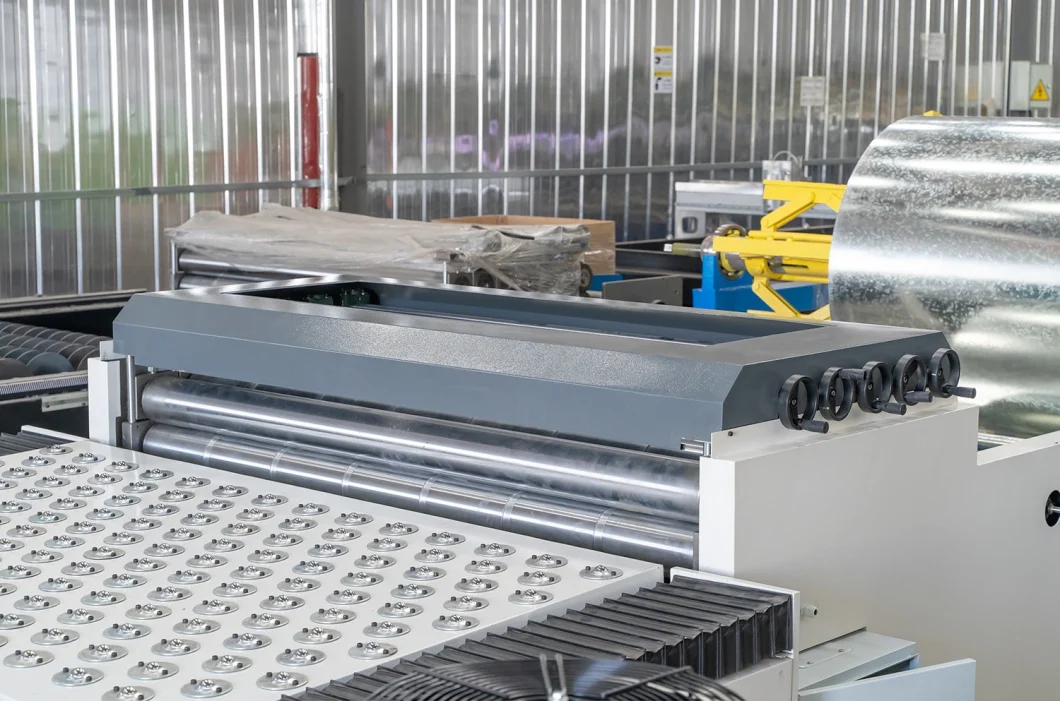 HUAXIA 4000W New Metal Coil Automatic Feeding Laser Cutting Machine Price